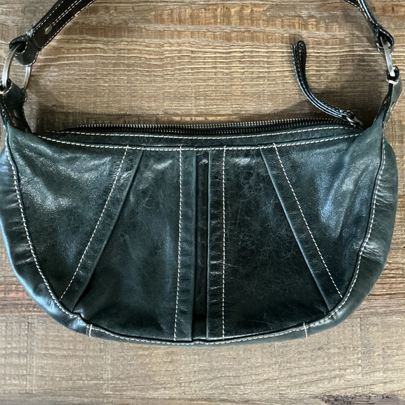 Kenneth Cole Reaction Black Hobo Leather Shoulder Bag - Picture 6 of 9